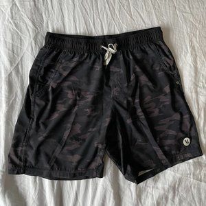 Vuori - Kore Unlined Short - Large - Black Watercolor Camo